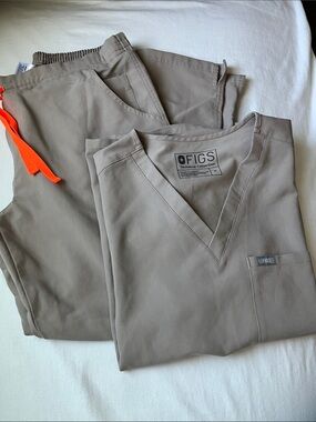 FIGS Scrub Set Boulder Medium